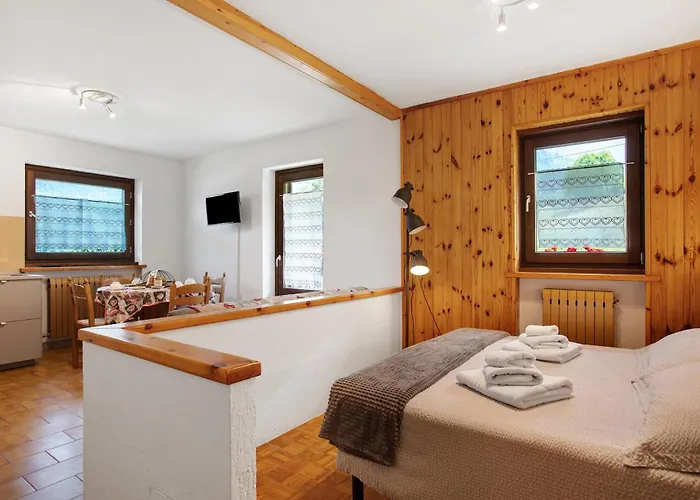 Semesterbostad Maison Le Cre 2